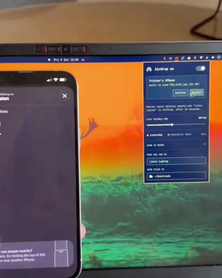 omdrop-owl 实拍:iPhone 向 Omarchy 笔记本隔空投送 34 MB 照片,桌面右上角弹出接受提示