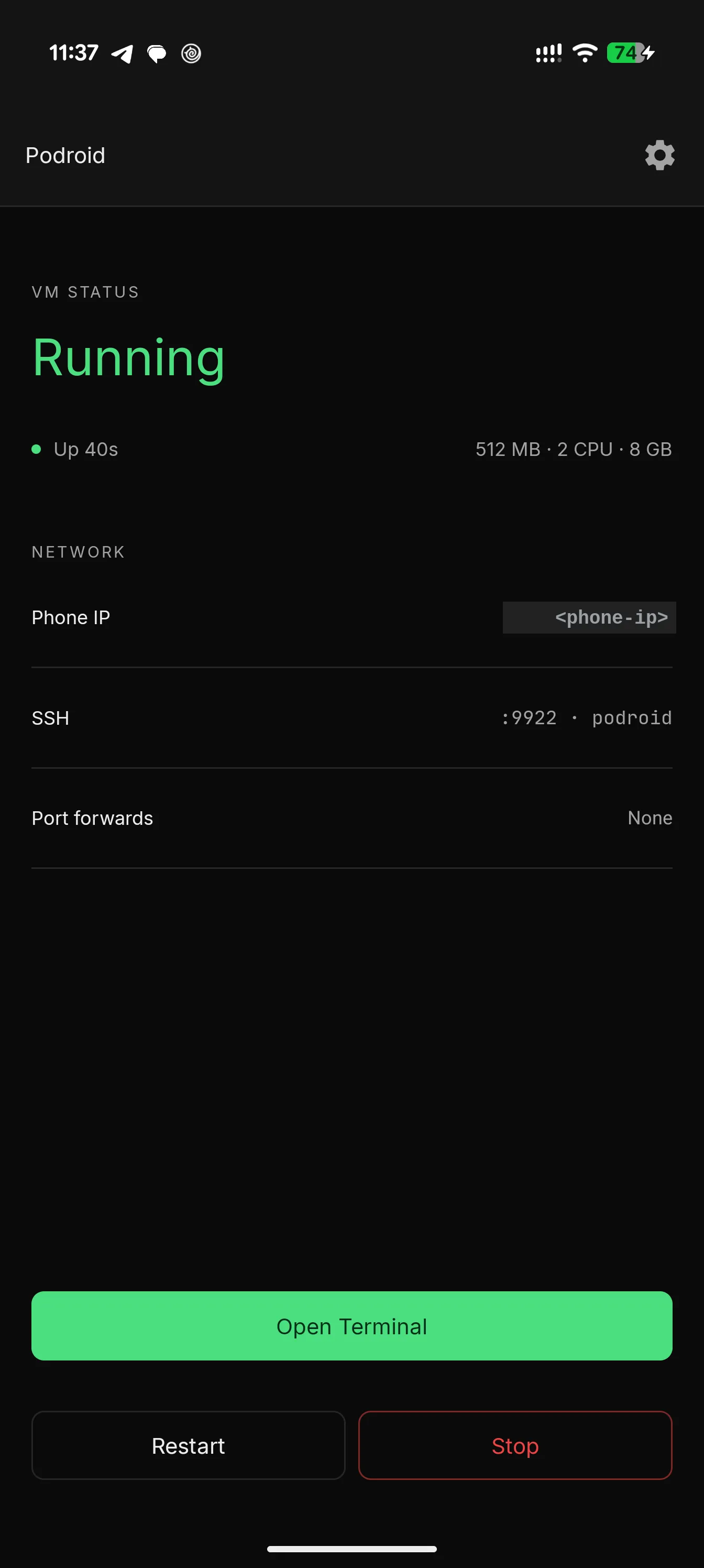 Podroid 首页：虚拟机运行中，显示网络信息与资源占用