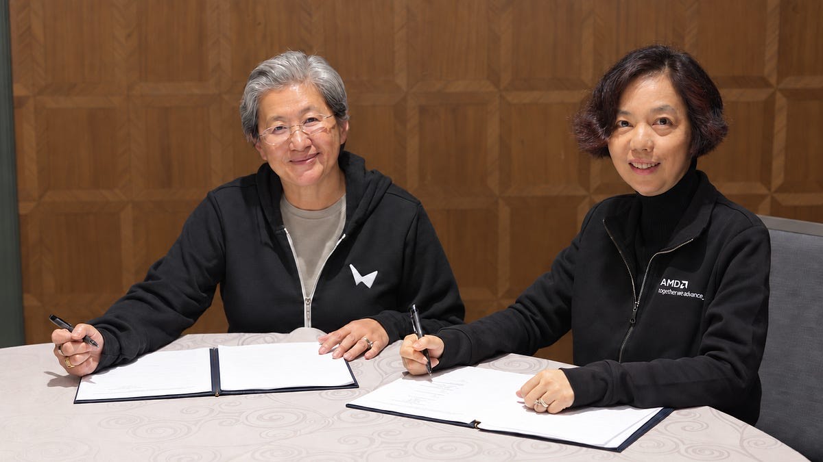 Fei-Fei Li and Lisa Su at the deal-signing table